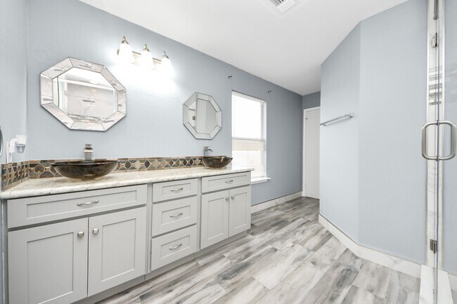 Building Photo - 15227 Western Skies Dr