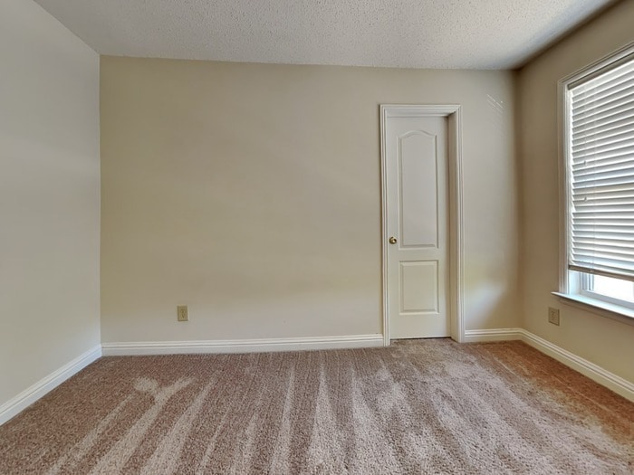 Building Photo - 915 Brookstone Dr