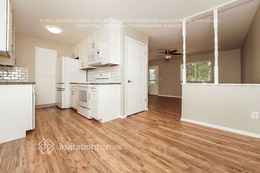 Building Photo - 10530 W 106th Pl