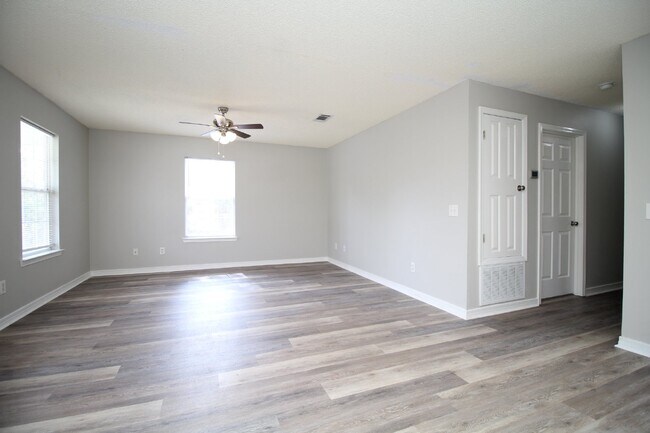 Building Photo - Updated 3BD Patio Home in Gulf Breeze High...