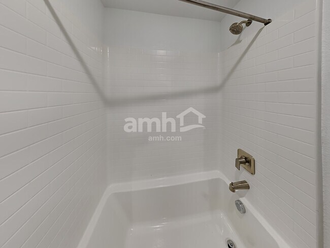 Building Photo - 3357 Blodwen St