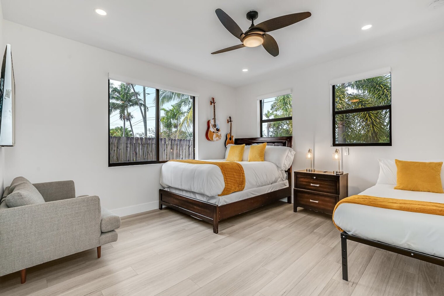 Building Photo - 828 SW 14th Ct