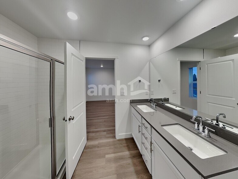 Building Photo - 8544 47th Pl NE