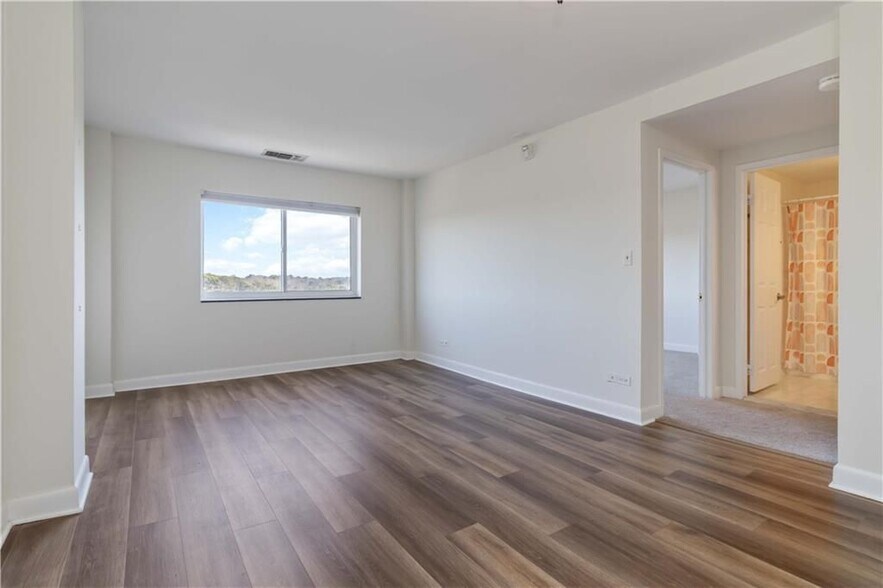 Building Photo - 1501 Clairmont Rd