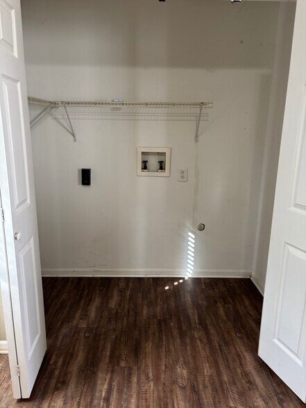 Building Photo - 5357 Ponderosa St.