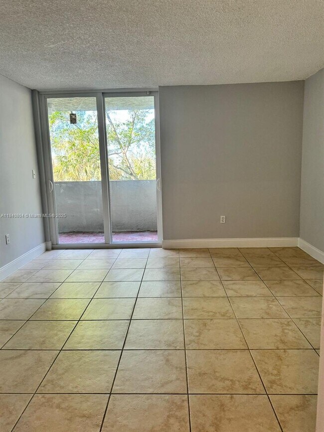 Building Photo - 10090 NW 80th Ct