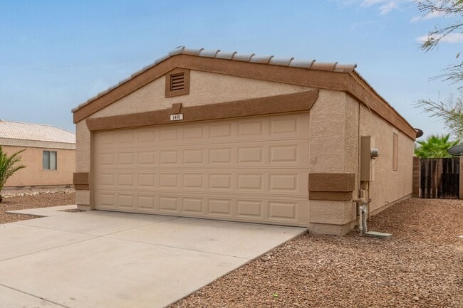 Building Photo - Freshly Remodeled Home in Apache Junction