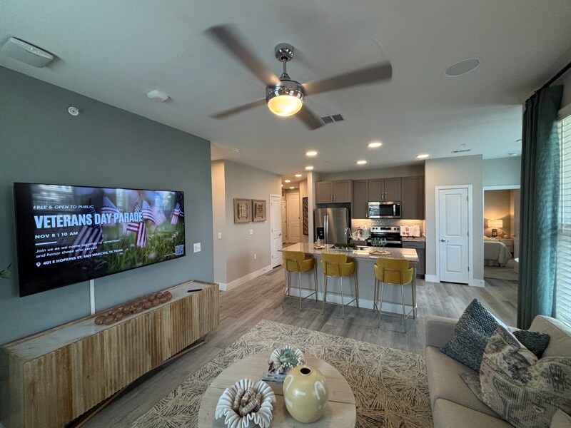 Building Photo - 502 Commercial Lp