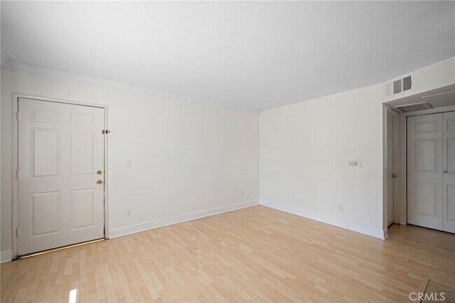 Building Photo - 7045 Woodley Ave