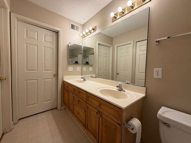 Building Photo - 6007 Cougar Ln