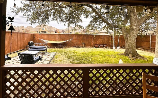 Building Photo - Stylish & Spacious 3-Bed Home