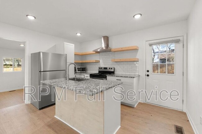 Building Photo - 2138 25th Ave N