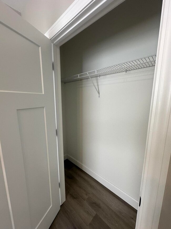 Building Photo - 726 Vine Dr