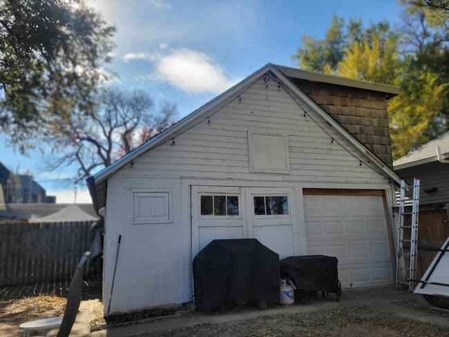 Building Photo - Charming 1910 Craftsman in the Heart of Downtown Longmont