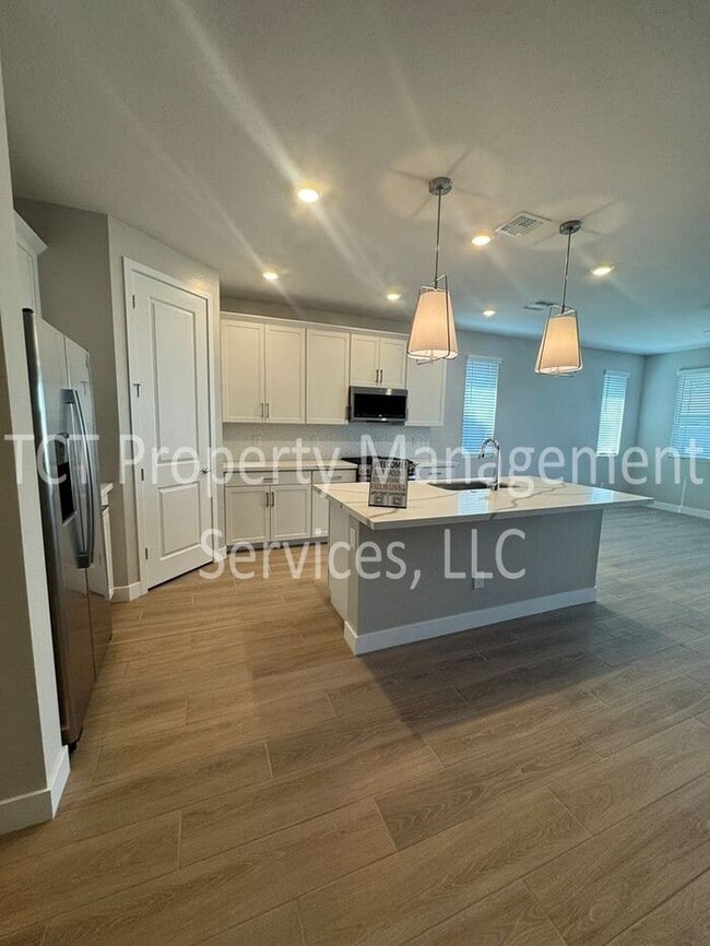 Building Photo - Beautiful New Build in North Creek Community