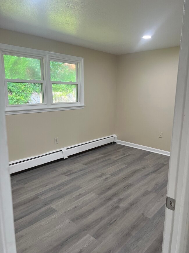 Building Photo - 4 Loveland Hill Rd