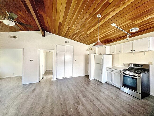 Building Photo - 2152 Athene Dr