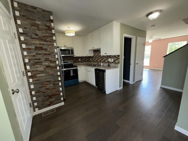 Building Photo - Beautiful 2 Bedroom / 2.5 Bath for Rent in Maryland Heights !