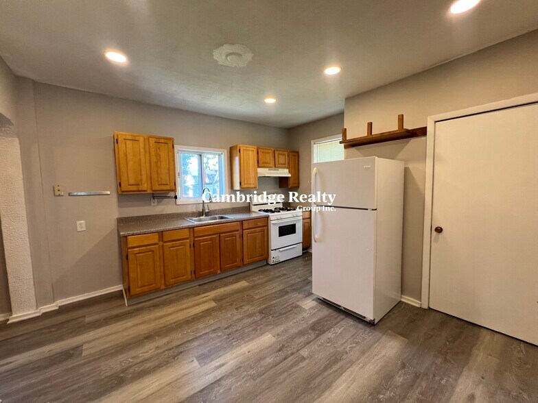 Building Photo - 11 Hudson St