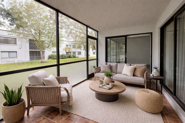 Building Photo - 155 Lakeview Dr