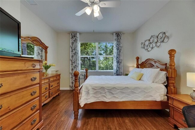 Building Photo - 2068 Sifield Greens Way