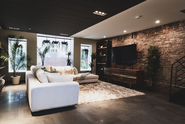 Building Photo - 331 South St