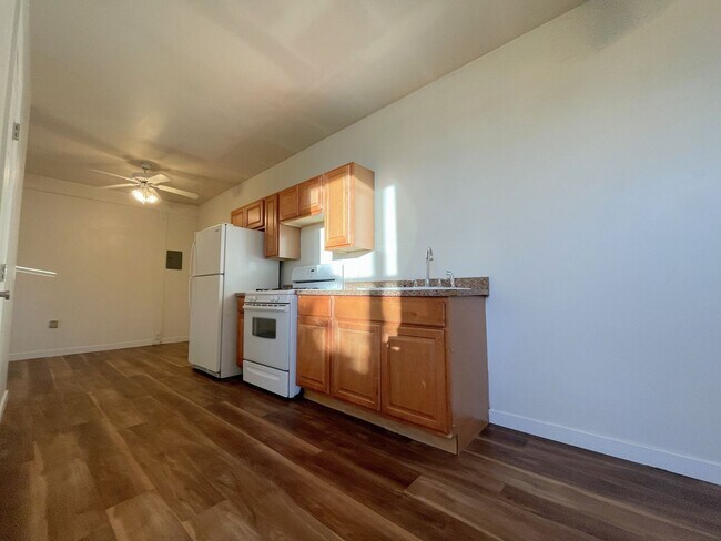 Building Photo - 1334 E Brockton Ave