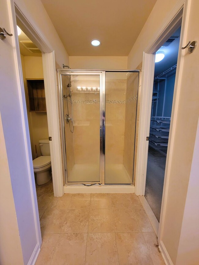 Building Photo - Large 2 story transitional in highly sough...
