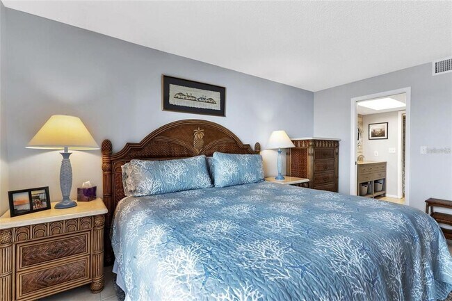 Building Photo - 14459 River Beach Dr