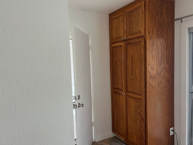 Building Photo - Totally remodeled guesthouse - available a...