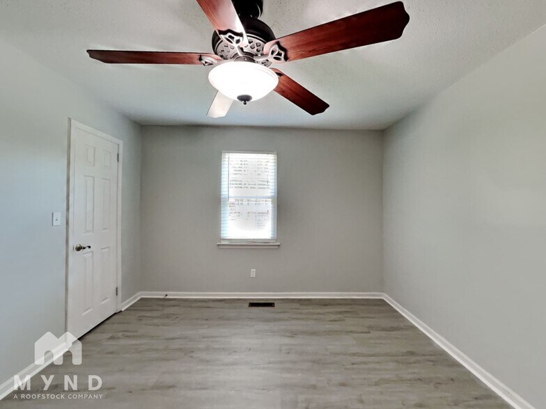 Building Photo - 532 Windy Ln