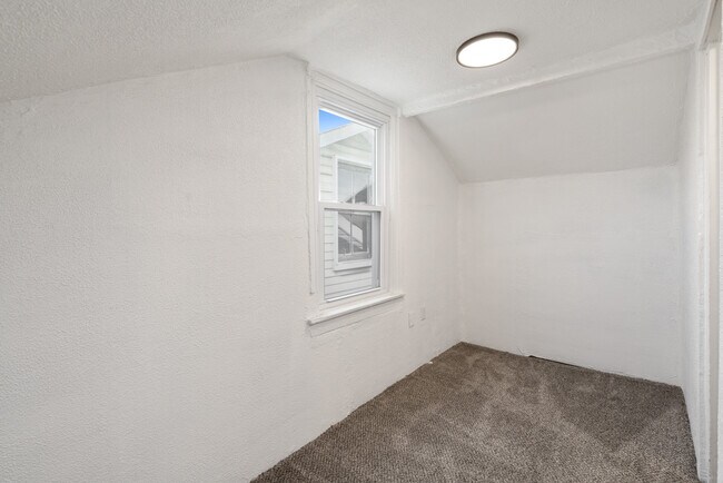 Building Photo - 1313 Lowrie St