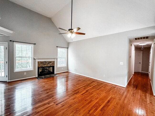 Building Photo - Large North Forsyth home with Garage