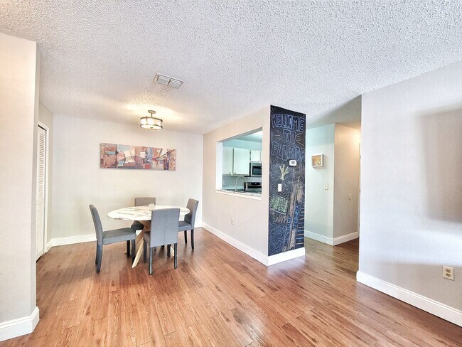 Building Photo - 3705 SW 27th St