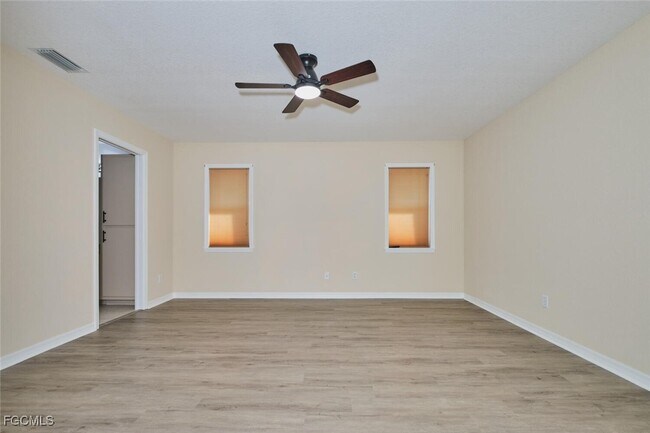 Building Photo - 132 SE 19th Terrace