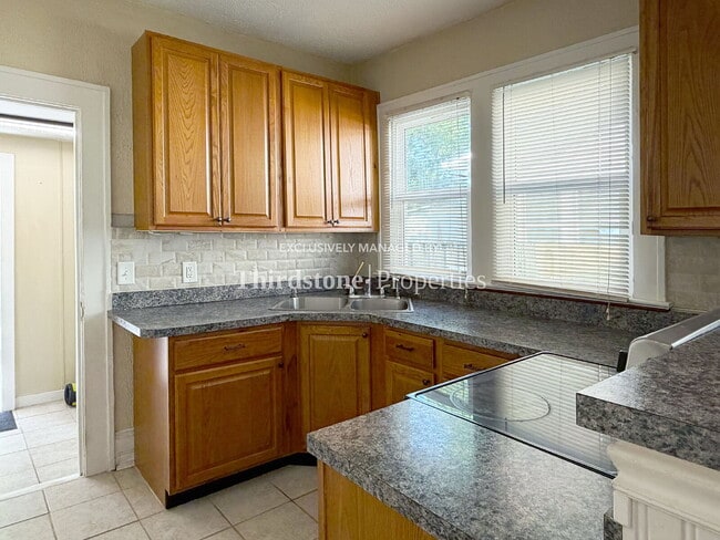 Building Photo - 4718 Ramona Blvd