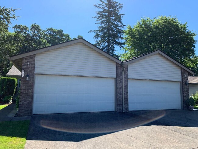 Building Photo - 2 Bed 2 Bath Summerwood Village Condo! Move In Special!