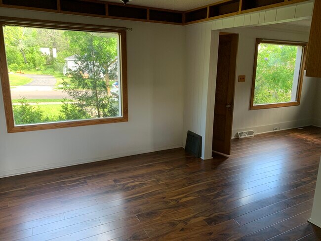 Building Photo - 4616 Dodge St