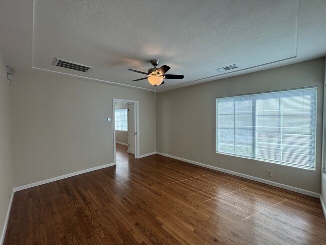 Building Photo - McKenzie 1107-1141