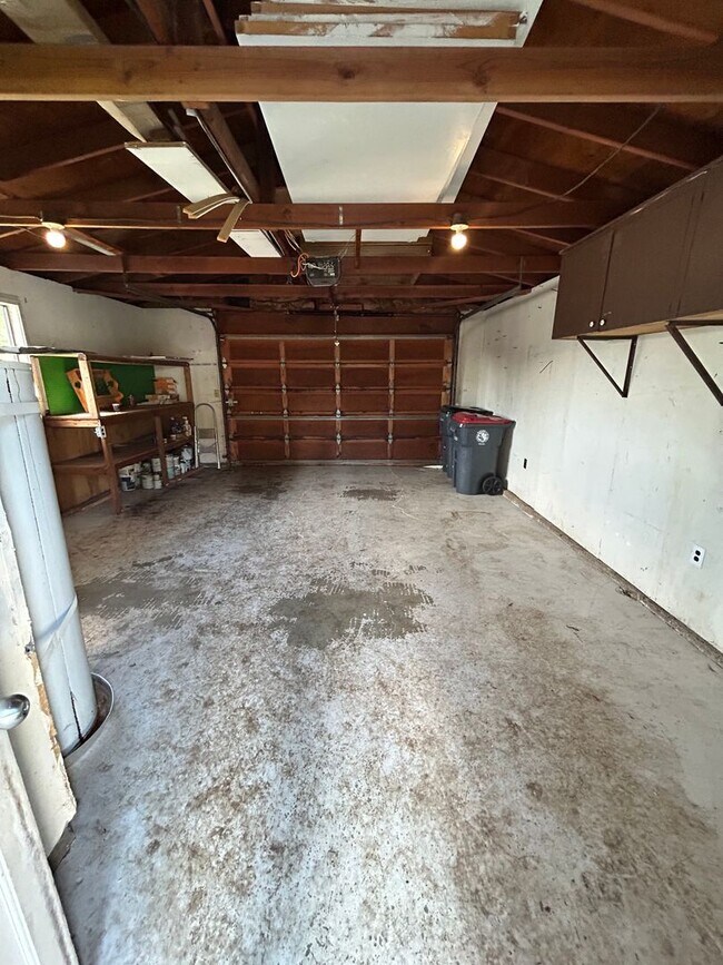Building Photo - 2 Bedroom 2 Bath House