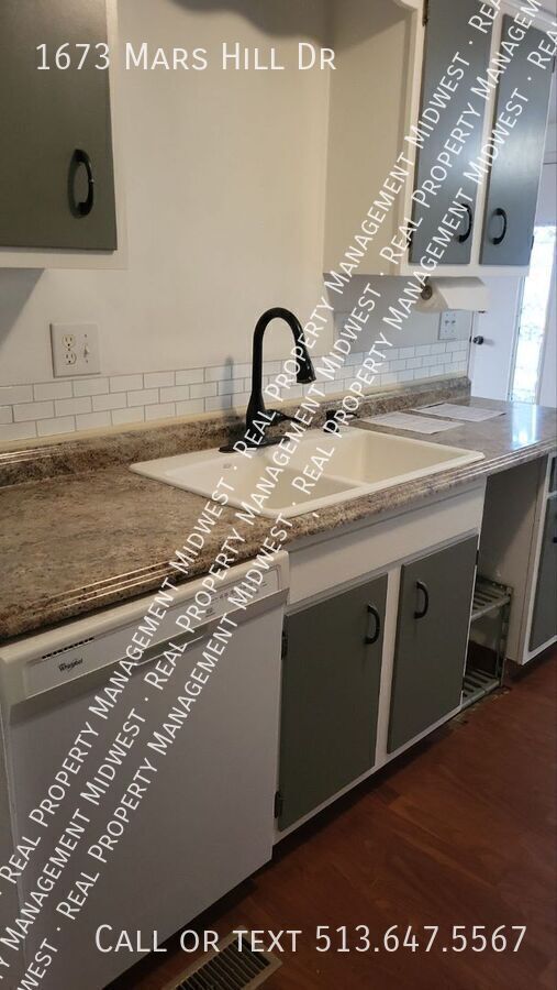 Building Photo - 1673 Mars Hill Dr