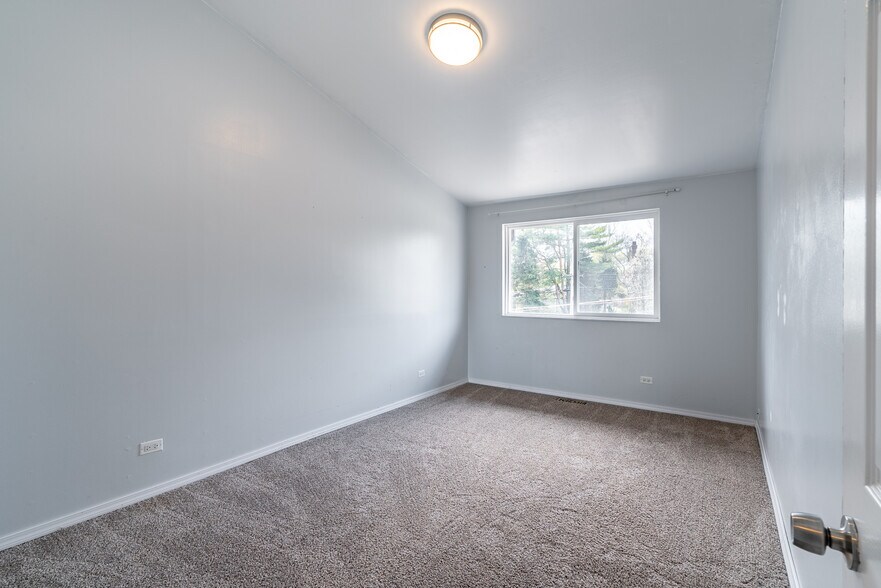 Building Photo - 731 Hibbard Rd