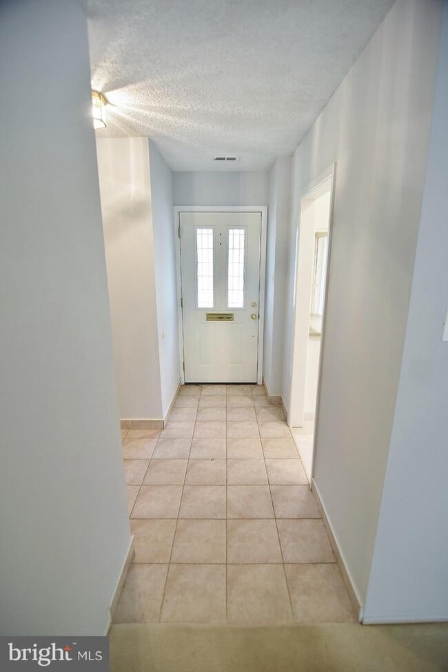 Building Photo - 21 Twin Brooks Dr