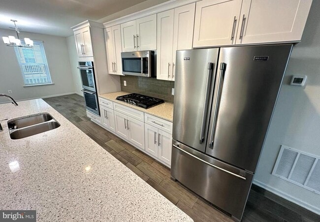 Building Photo - 5331 Greenwich Cir