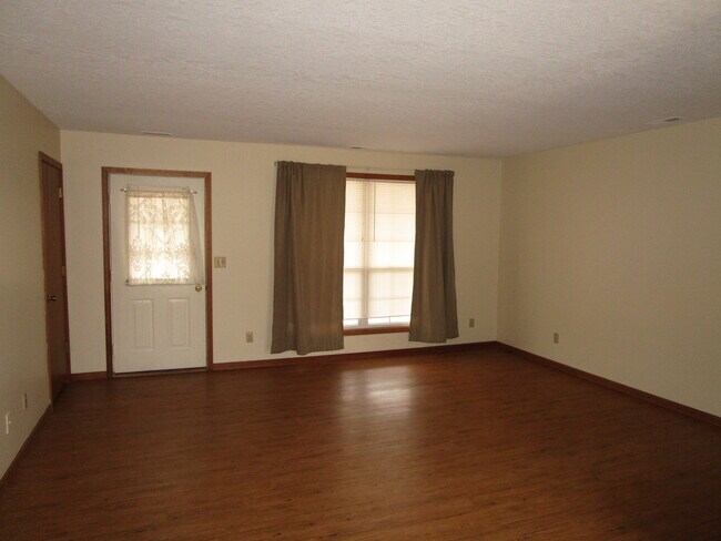 Building Photo - New Listing in Albion!!!