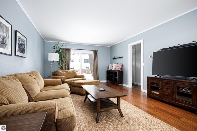 Building Photo - 1704 Comanche St