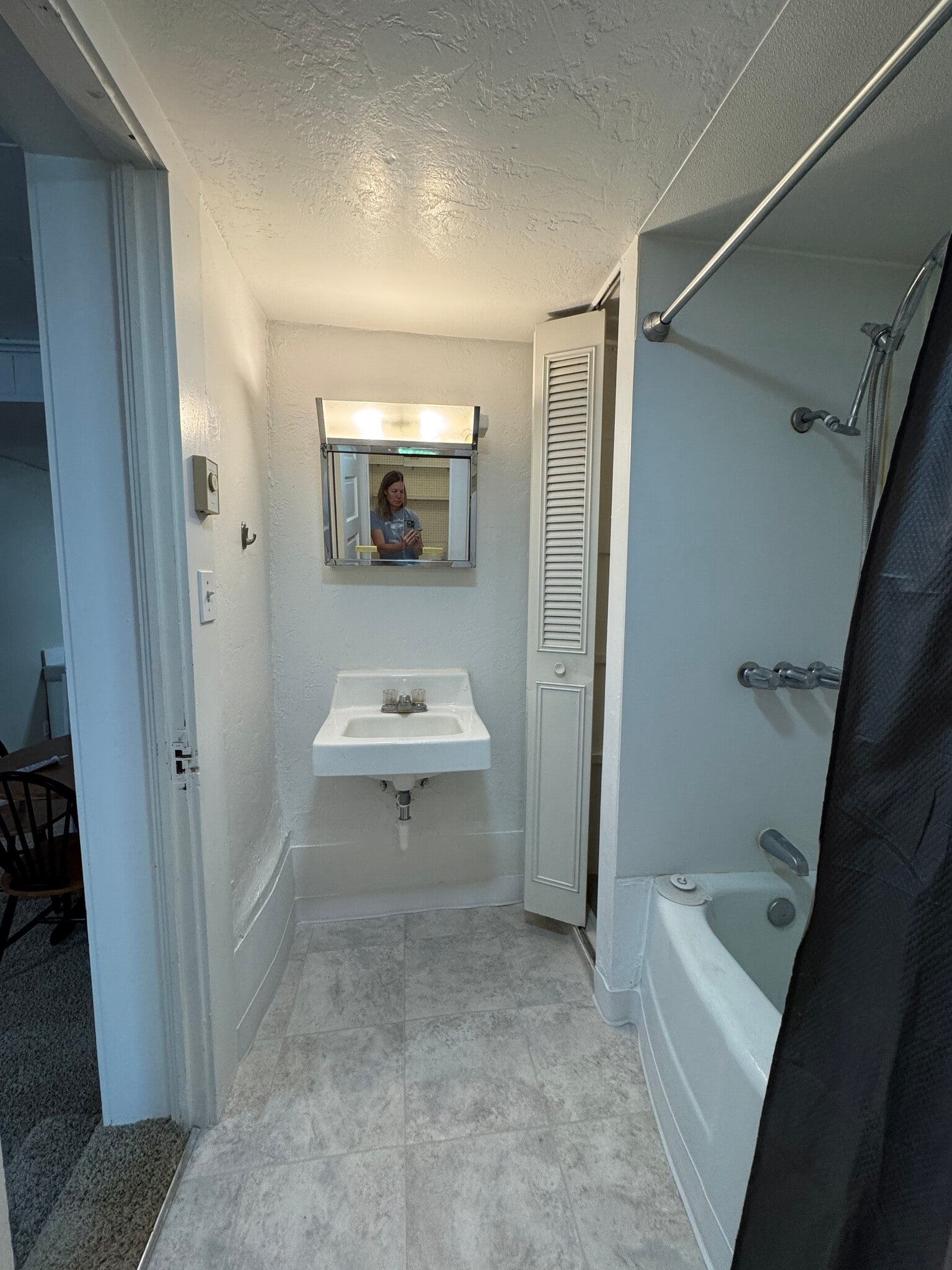 Bath - 430 S 8th Ave