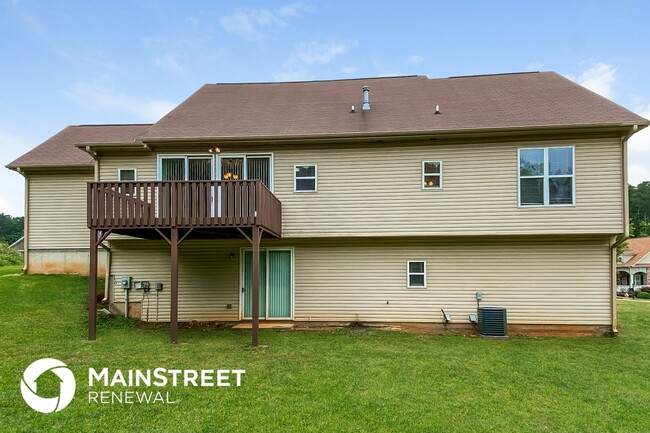Building Photo - 136 Lawrence Dr