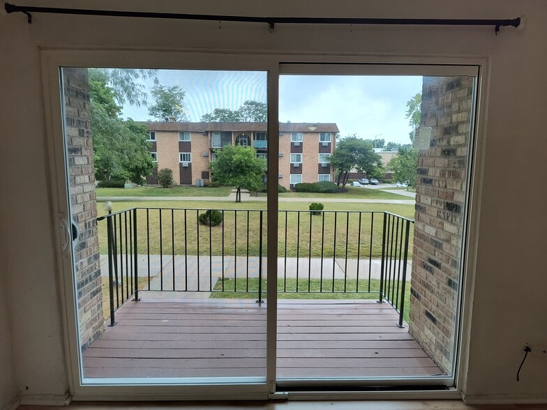 Primary Photo - 670 Hill Dr