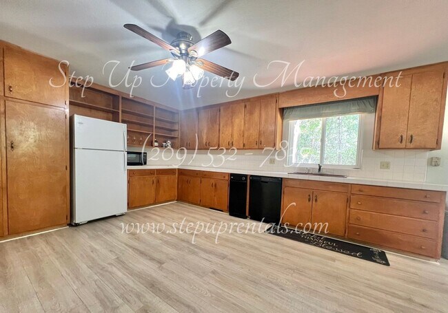 Building Photo - Inviting 3-Bedroom Home in Desirable Twain...
